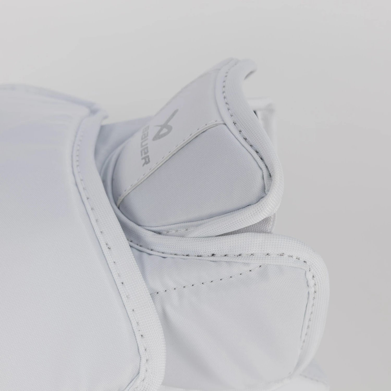 Bauer GSX Senior Goalie Catcher S23 12 Bauer GSX Senior Goalie Catcher S23 - Image 10