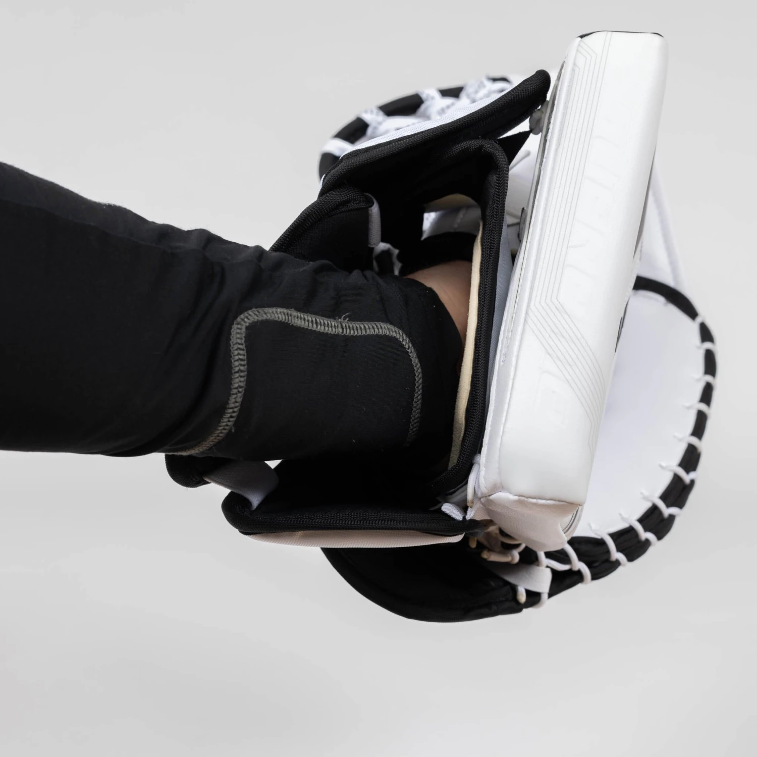 Bauer Supreme Mach Senior Goalie Catcher 9 Bauer Supreme Mach Senior Goalie Catcher - Image 7