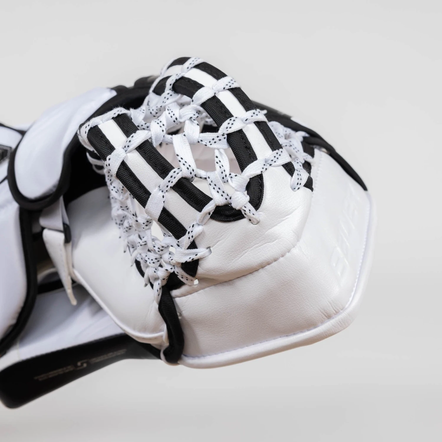 Bauer Supreme Mach Senior Goalie Catcher 5 Bauer Supreme Mach Senior Goalie Catcher - Image 3